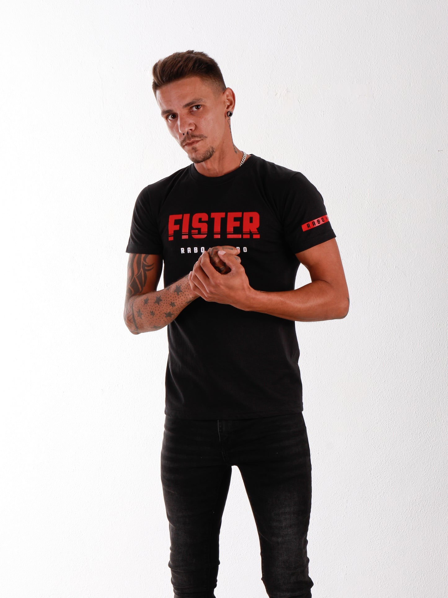 Show your dominance and pride in the Rabo de Toro Gay Fister T-Shirt. Strong visuals meet minimalist design for men who like it bold, black, and unapologetic.
Fisting T-shirt, gay fisting t-shirt, gay fetishwear, black fister t-shirt, bdsm clothing, fetish gay top, Rabo de Toro fetish