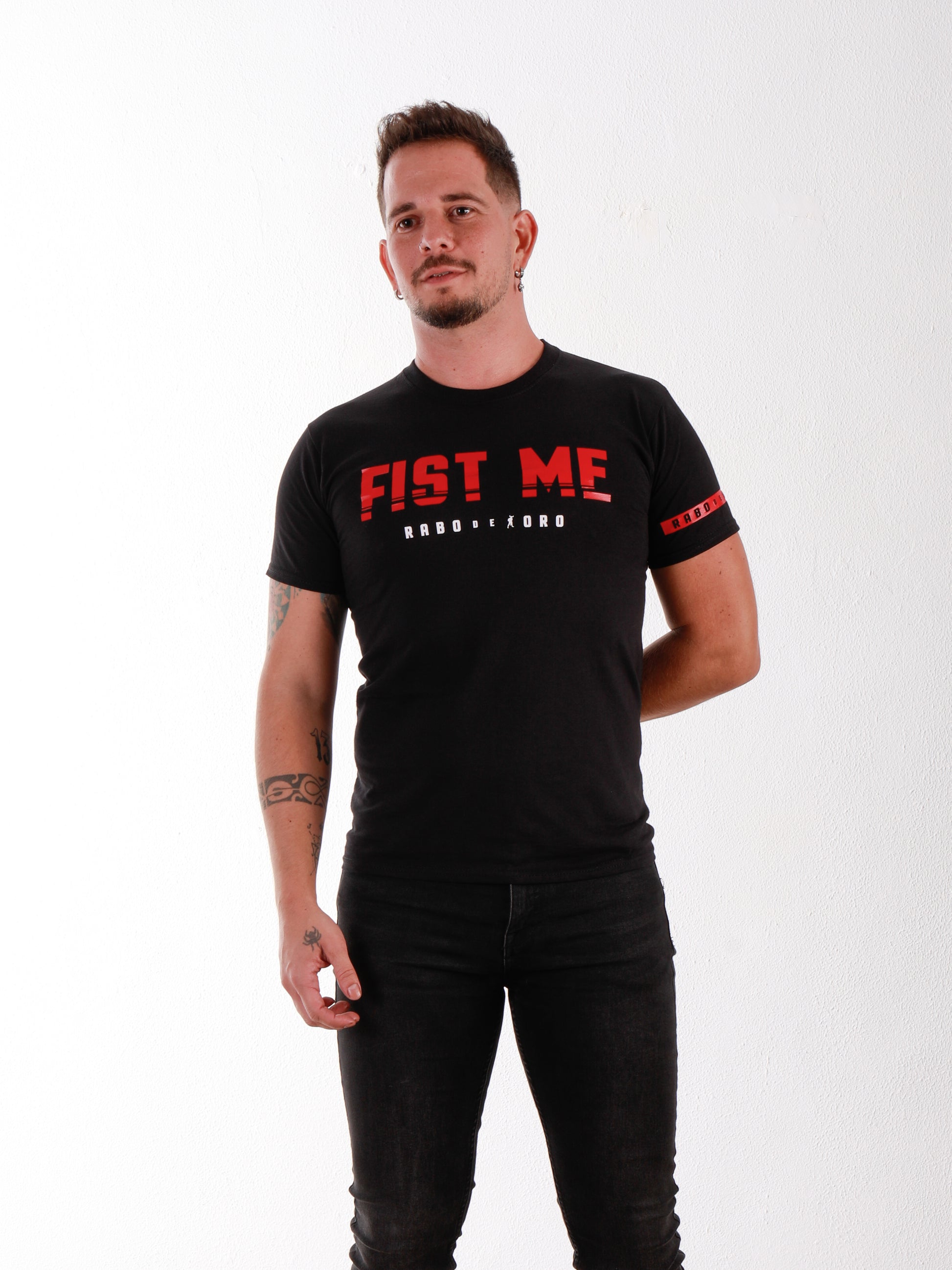 Express your power and playfulness with the Rabo De Toro FIST ME T-shirt - a statement piece that merges fetish identity with streetwear energy. Perfect for parties or casual nights out.
gay fetish fashion, FIST ME gay shirt, kink clothing, Rabo De Toro fetish, bdsm wear, gay style,fist t-shirt