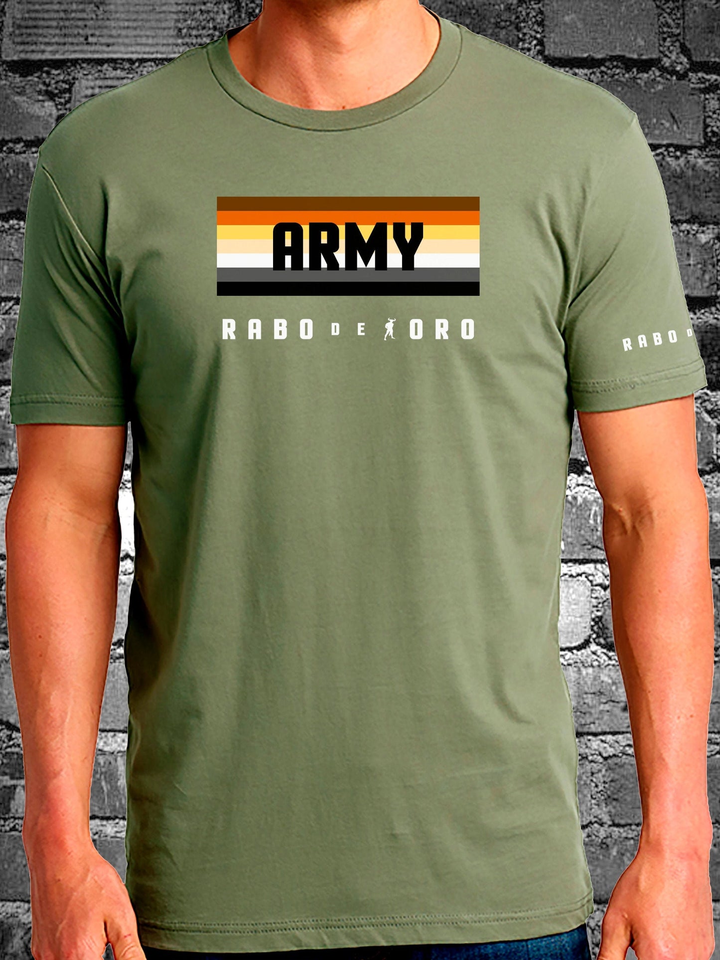 ARMY BEAR Camiseta verde oliva con detalle de la bandera de orgullo oso