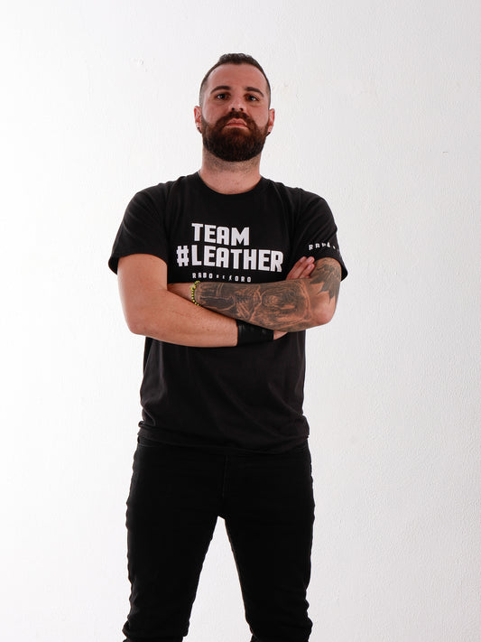 Hashtag TEAM LEATHER Camiseta negra con diseño en blanco o negro